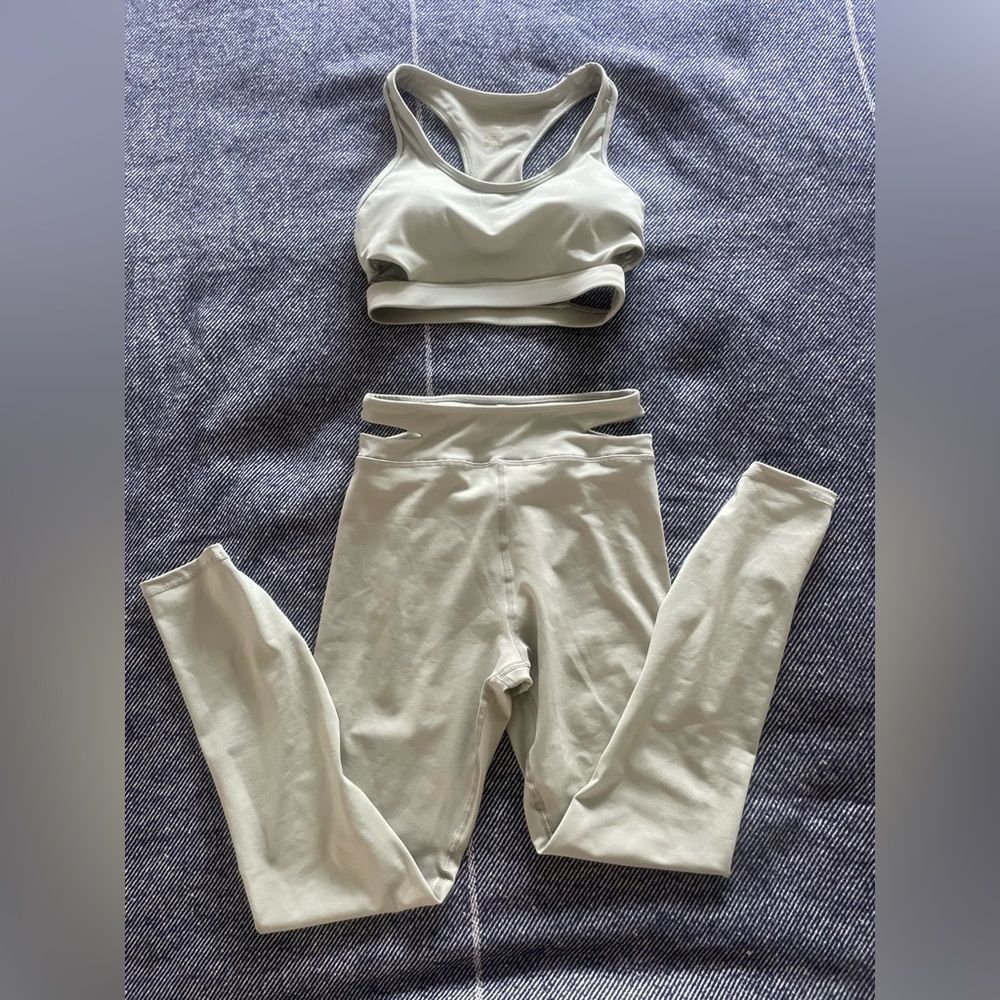 Amazon workout set/ never been worn